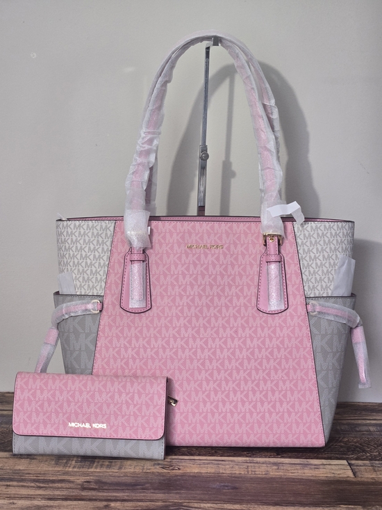 Michael Kors Handbags - Michael Kors Voyager Colorblock Tote And Wallet Set